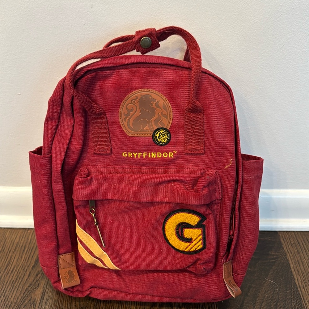 Harry Potter store Gryffendor backpack for kids.
